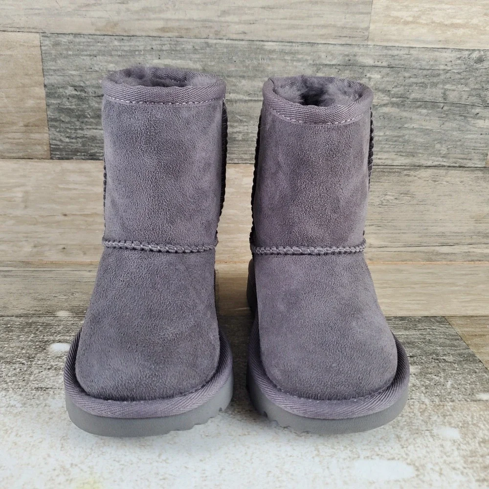 Ugg Classic II Kids Boots Sz 7 Comfort Gray Sheepskin Lined Round Toe Pull On